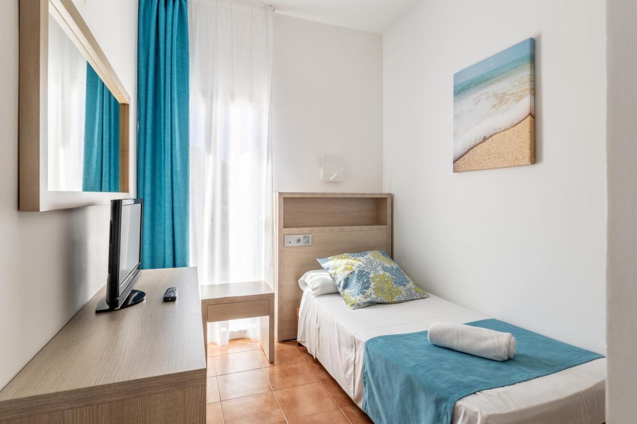 Hostal Neptuno Peguera Bagian luar foto