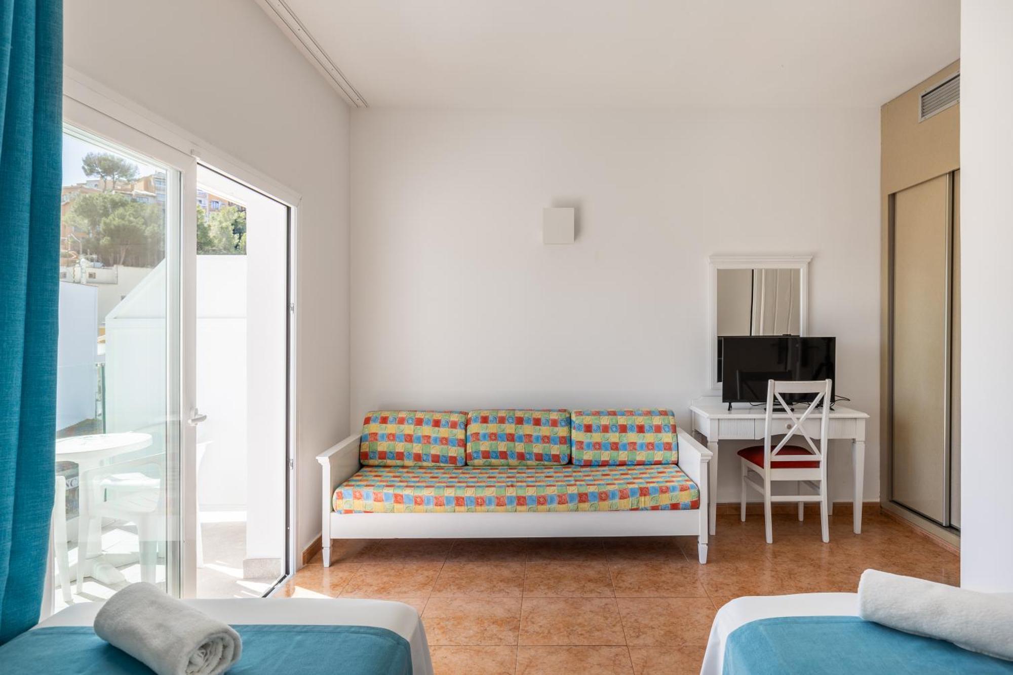 Hostal Neptuno Peguera Bagian luar foto