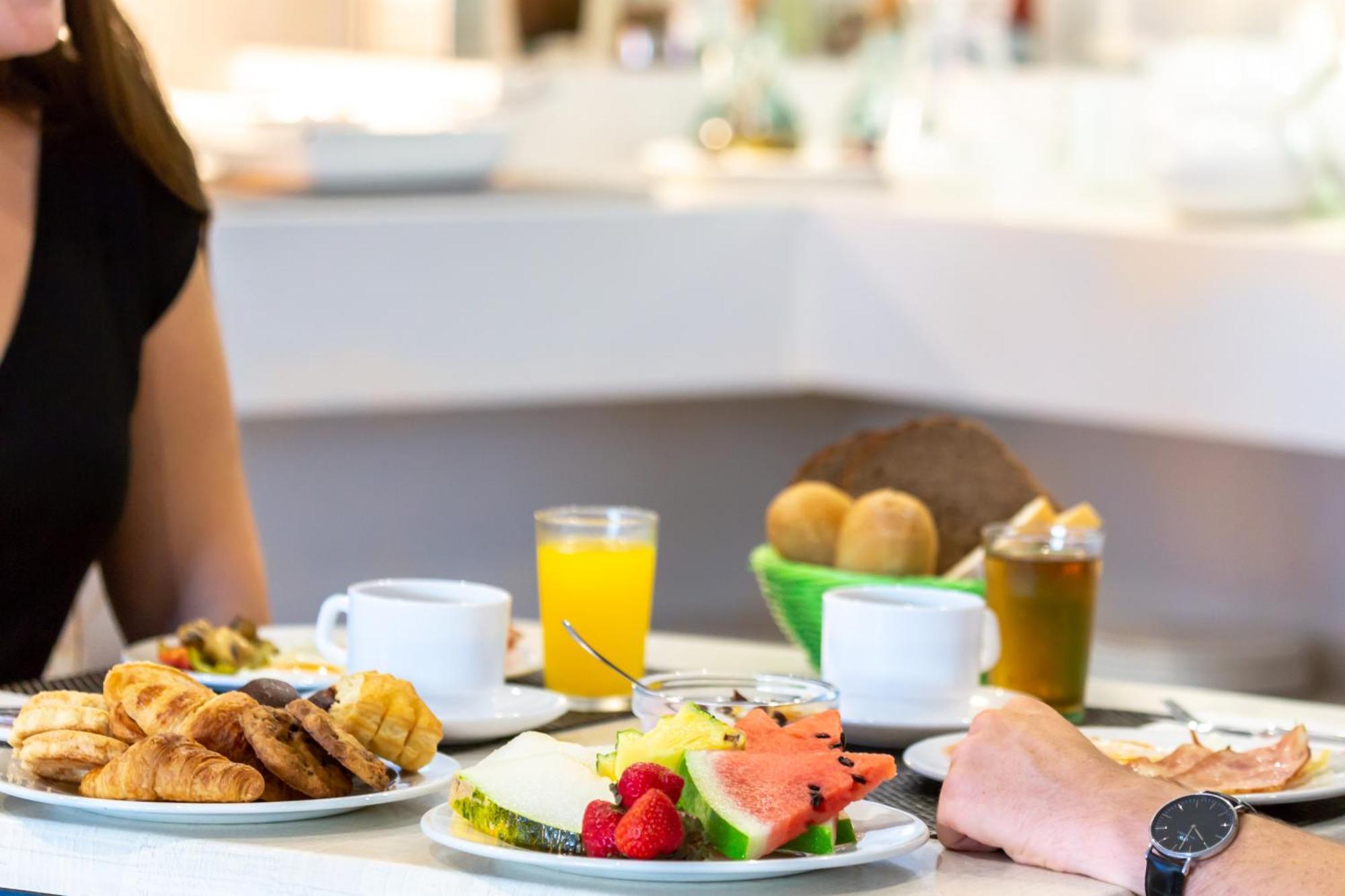 Hostal Neptuno Peguera Bagian luar foto