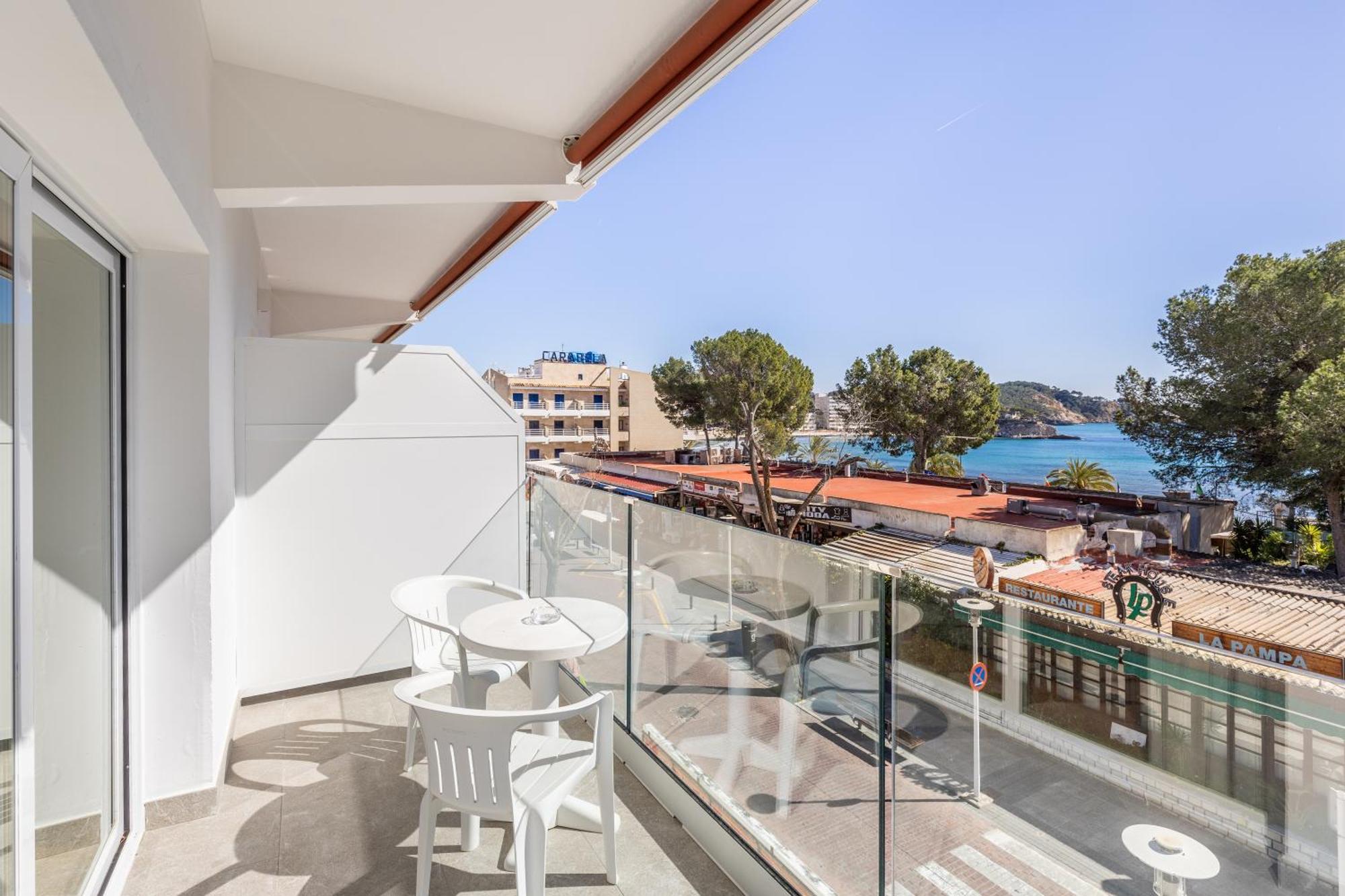 Hostal Neptuno Peguera Bagian luar foto