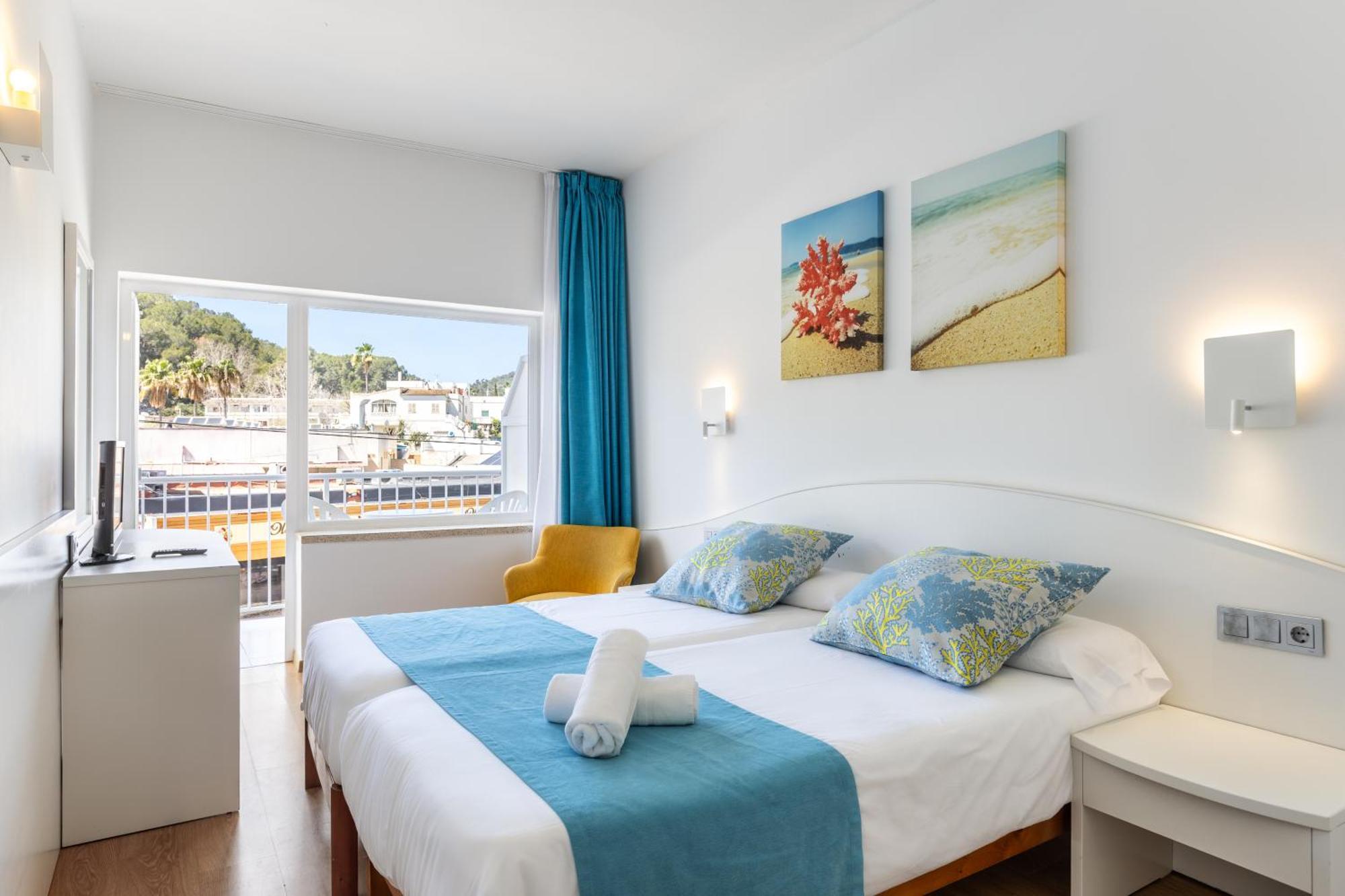 Hostal Neptuno Peguera Bagian luar foto