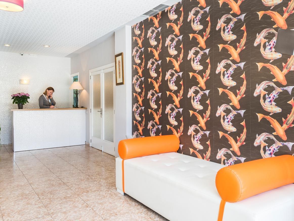Hostal Neptuno Peguera Bagian luar foto