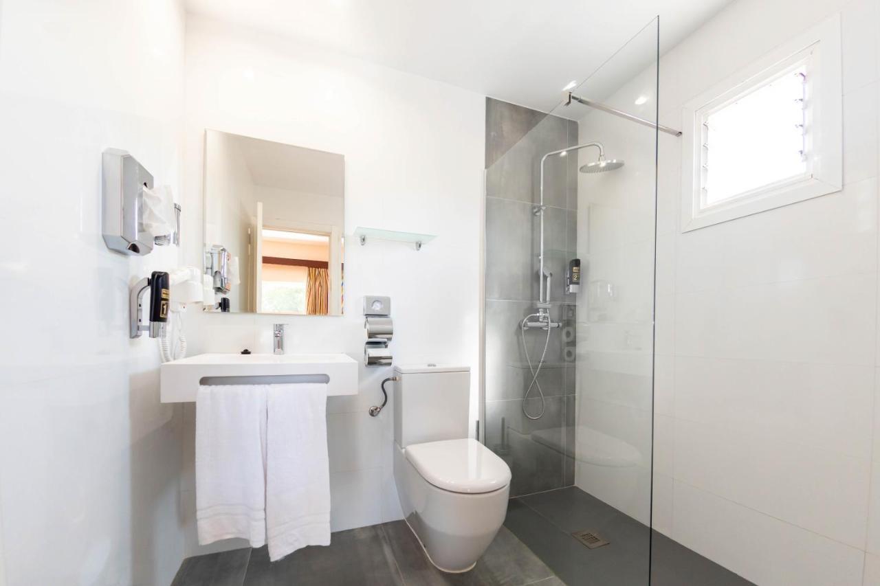 Hostal Neptuno Peguera Bagian luar foto